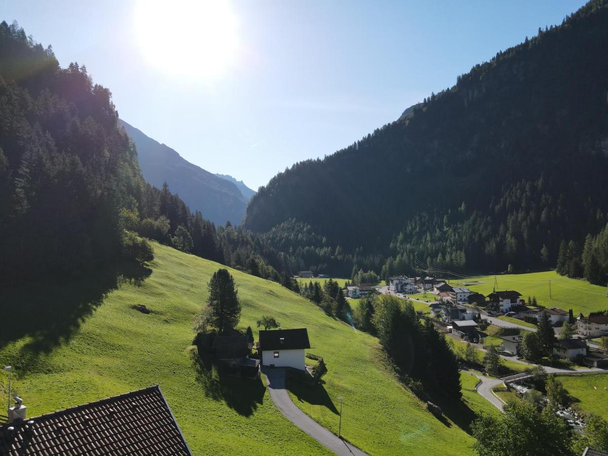 Haus Evelin Apartamento Sankt Leonhard im Pitztal Exterior foto