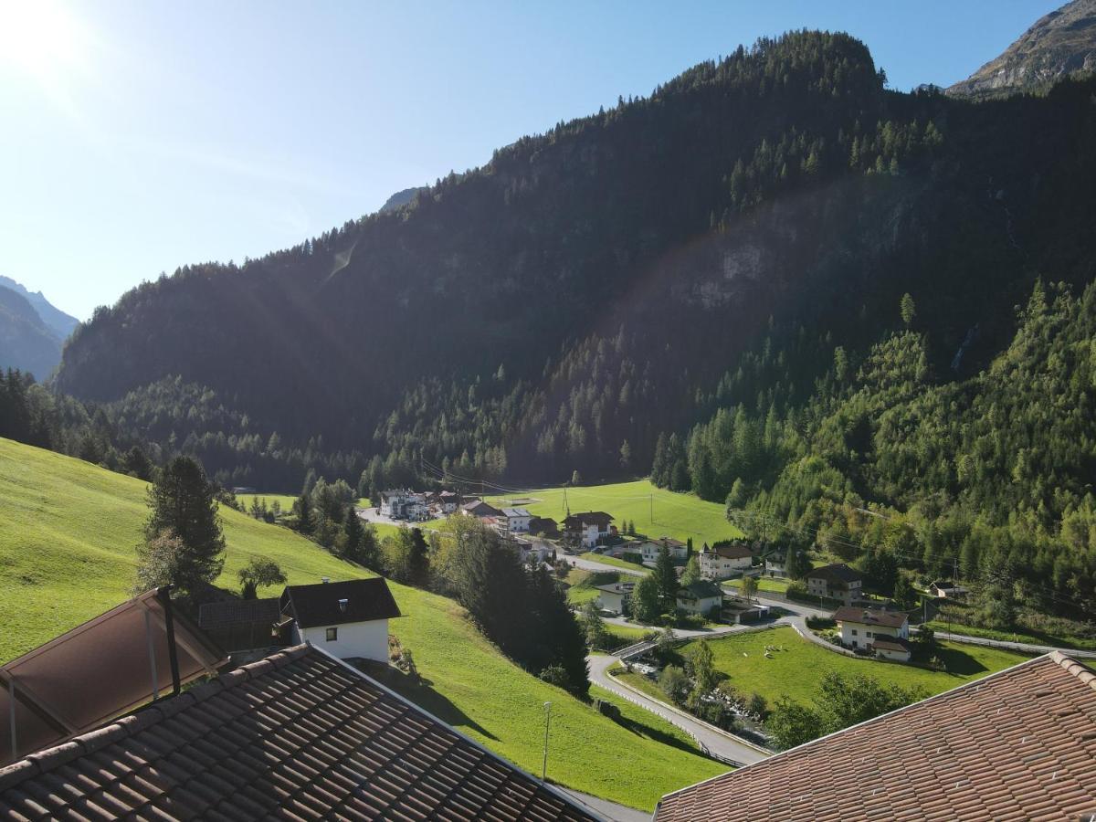 Haus Evelin Apartamento Sankt Leonhard im Pitztal Exterior foto